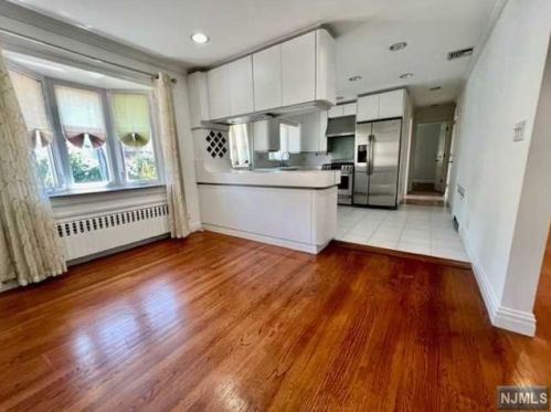 418 10th St, Fairview NJ  07022-1122 exterior