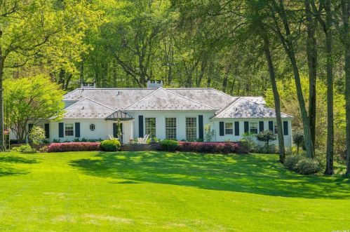 100 Shutter Ln, Muttontown, NY 11771-3306