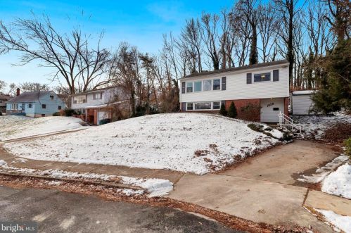 1829 Hylton Ave, Woodbridge, VA 22191-1838