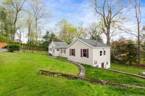 37 Candle Hill Rd, Danbury CT  06812-2409 exterior