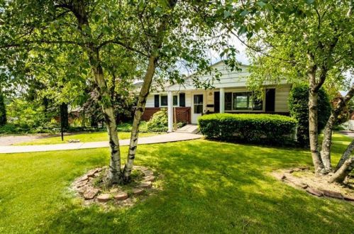 3161 Vermont Dr, New Kensington, PA 15068-3539