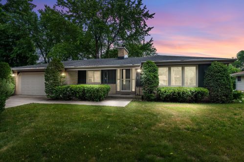 1131 Green Valley Dr, Waukesha, WI 53189-7236