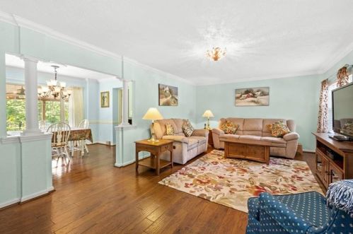 136 Johnston Rd, Canonsburg, PA 15317-3530