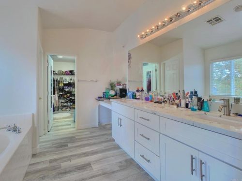 33358 Embassy Ave, Temecula CA  92592-1320 exterior