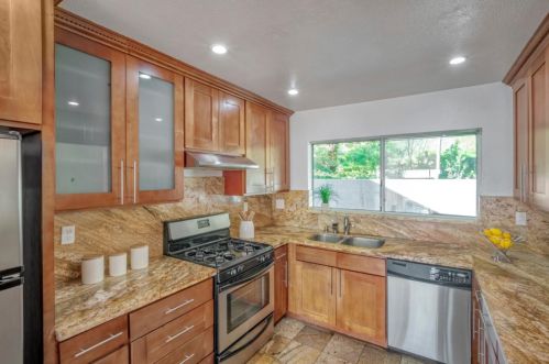 70 Livingston Terrace Dr, San Bruno CA  94066-2800 exterior