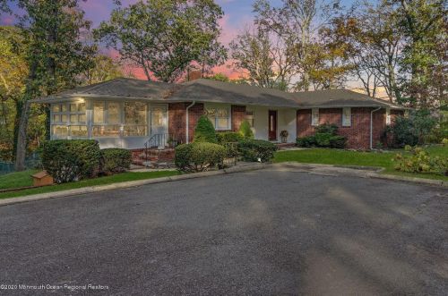 101 Cold Indian Springs Rd, Tinton Falls, NJ 07712-3784