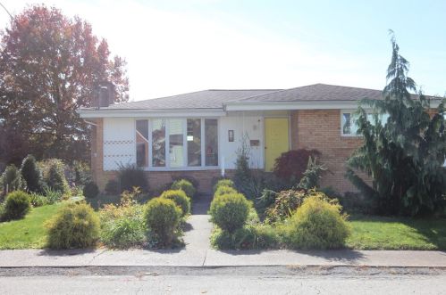 39 4th Ave, Latrobe, PA 15650-1108