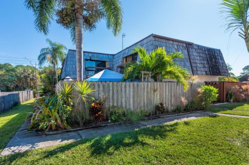 4031 Palm Bay Cir, West Palm Beach, FL 33406-4000