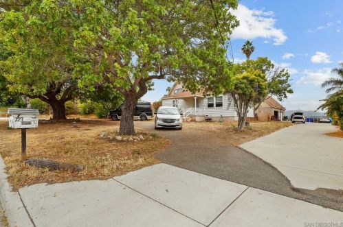 723 Bonita Dr, Vista, CA 92083-4718