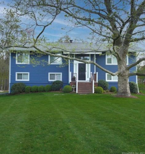 26 Dancy Dr, Stamford, CT 06902-1405