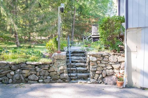 13 Spring Ln, Brookfield Center, CT 06804-1909