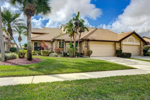 8081 Cassia Dr, Boynton Beach FL  33472-5021 exterior