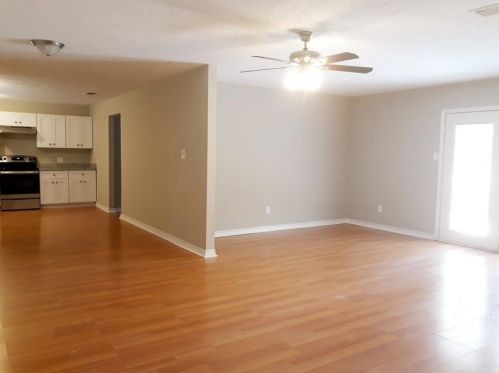 1327 Beech Dr, Conroe TX  77385-9710 exterior