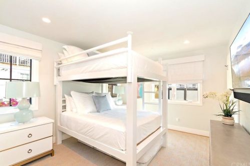 420 31st St, Manhattan Beach CA  90266-3975 exterior