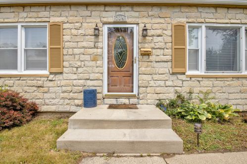704 La Salle Ave, Milwaukee, WI 53209-4506