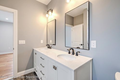 414 Seaward Pl, Lacey NJ  08731-2836 exterior