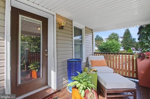 900 2nd St, Mount Wolf, PA 17347-9766