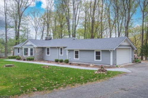 1 Puddingstone Rd, Greystone Park, NJ 07950-1114