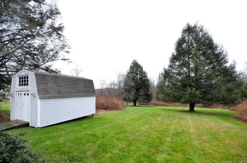 17 Stony Hill Rd, Brookfield Center, CT 06804-3945