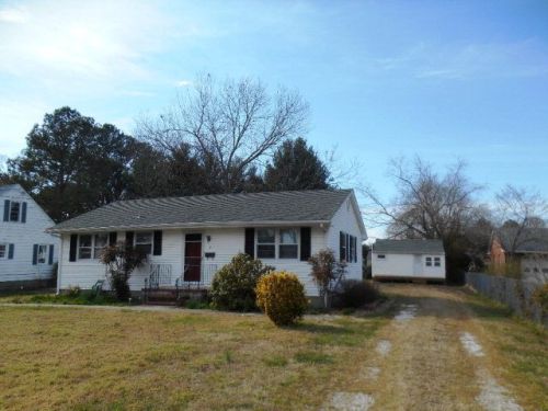 6 Sturgis St, Onancock, VA 23417-1813