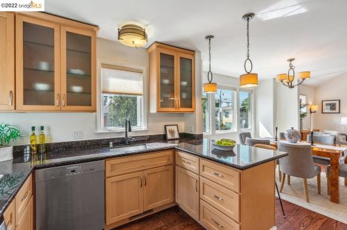 5904 Canning St, Oakland CA 94609-1306 exterior