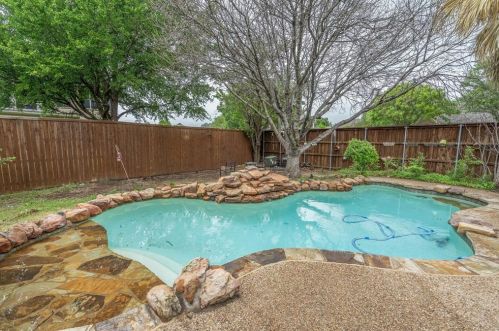 6109 Gateridge Dr, Lewisville TX  75028-2396 exterior