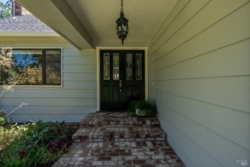 380 Jefferson Ln, Ukiah CA  95482-6618 exterior