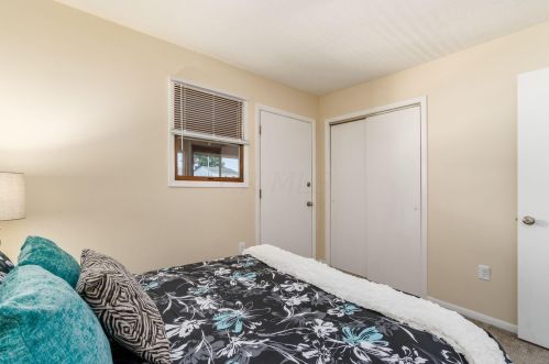 246 Jacqueline Dr, London OH  43140-1181 exterior