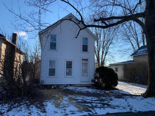 901 Market St, Sugar Grove Lake, OH 44833-1457