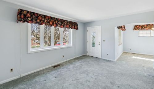 323 Swan Cir, Covington KY  41018-1937 exterior