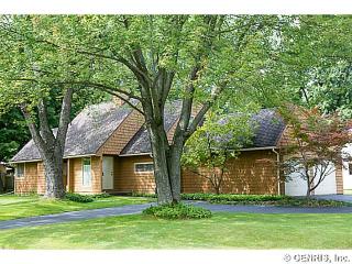 101 Lake Lea Rd, Rochester, NY 14617-1929