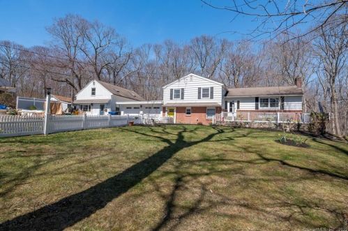 376 Shore Rd, Lyme, CT 06371-1827
