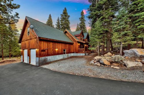 11310 Thelin Dr, Truckee, CA 96161-3103