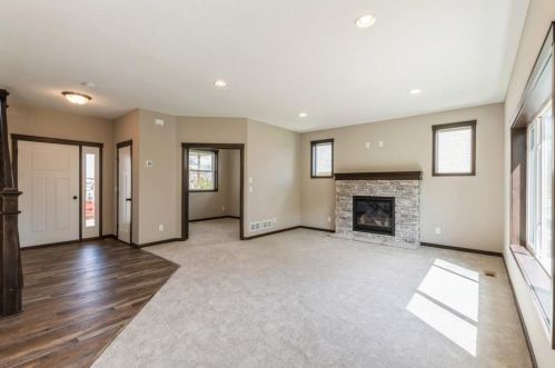 1658 Hunters Ridge Ln, Lino Lakes, MN 55038-6050