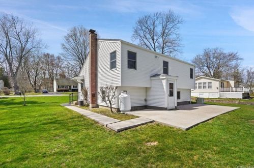 2810 Hedge St, Yorktown Hgts NY  10598-3039 exterior