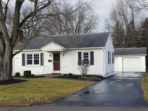 138 7th St, Columbiana, OH 44408-1012