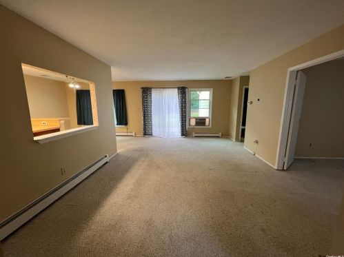 27 Springmeadow Dr, San Remo NY  11754-4605 exterior