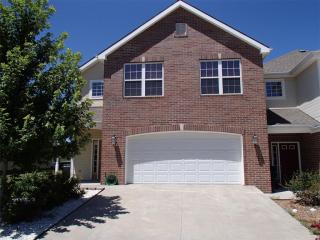 1028 Burton Pl, Manhattan KS  66503-9801 exterior