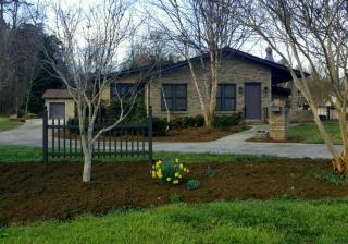 810 4th St, Conover, NC 28613-2639