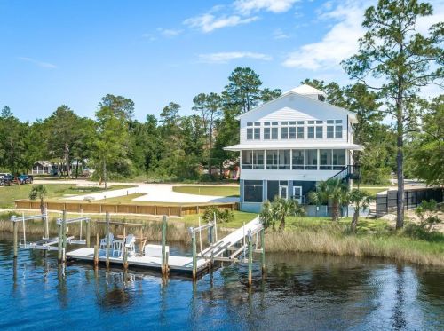 601 Riverview Dr, Carrabelle FL  32322-5054 exterior
