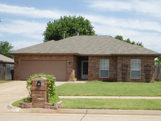 821 Dowden Dr, Mustang, OK 73064-3569