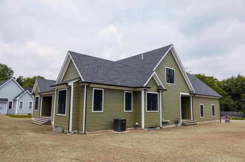 10 Woodward Rd, Lincoln RI  02865-4917 exterior