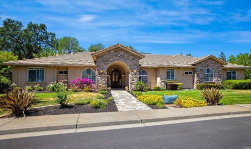 6070 Vine St, Vacaville, CA 95688-8724