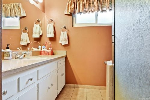 1056 Knollcrest Dr, Covina CA 91724-3435 exterior