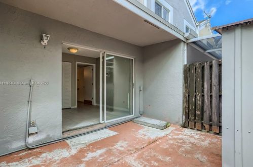 1409 124th Ave, Hollywood FL  33026-3861 exterior