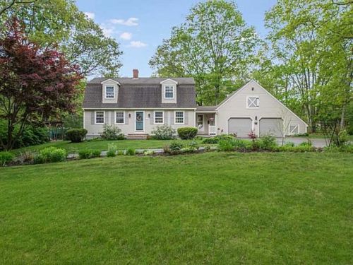 140 Donahue Rd, Glocester, RI 02859-1904