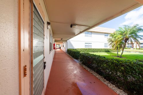 305 Saxony G, Delray Beach FL  33446-1854 exterior