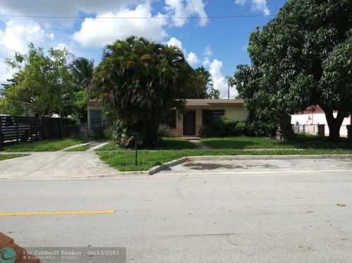 1067 30th St, Hialeah, FL 33012-5029