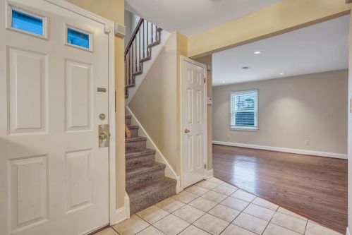 13 Jennings Ct, East Freehold NJ  07728-4320 exterior