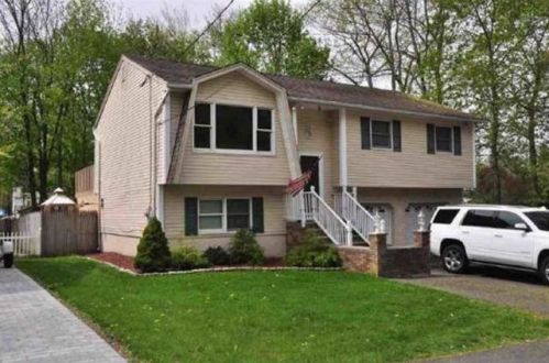 8 Lucas Rd, Hopatcong NJ  07843-1115 exterior
